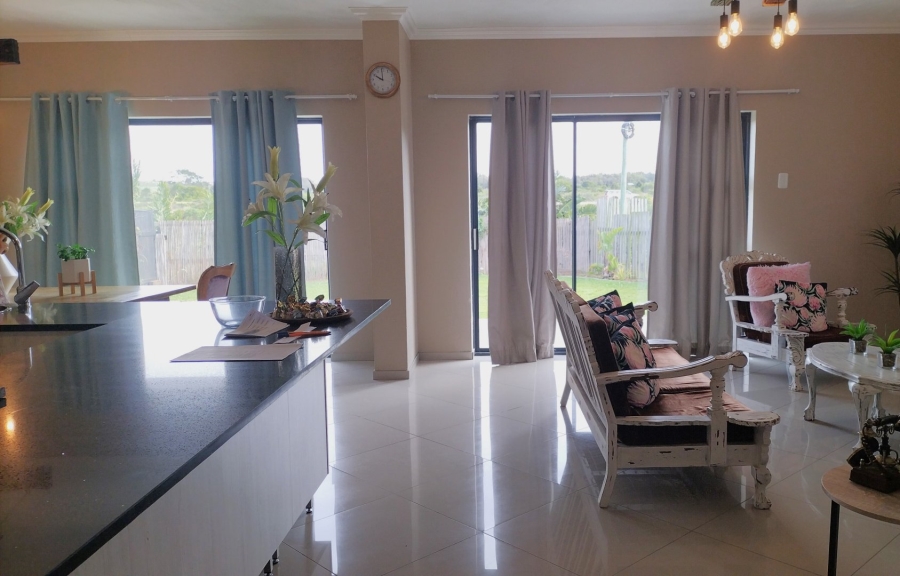 3 Bedroom Property for Sale in Wavecrest Eastern Cape